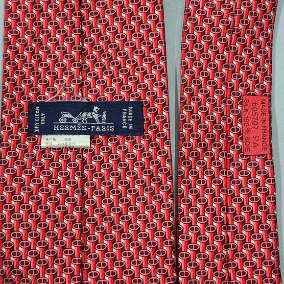 HERMÈS Paris 100% Silk Necktie Red Geometric Pattern - Picture 2 of 6